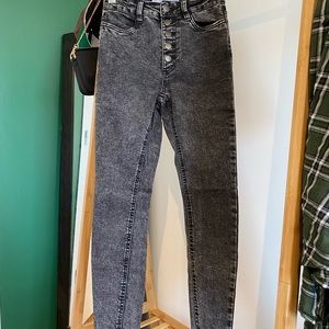 Jeans taille haute a bouton